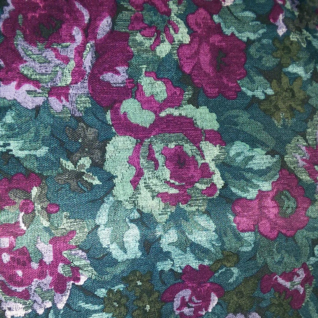 Poliéster Taslan de peso medio con DWR - Tapiz floral (se vende por yarda)