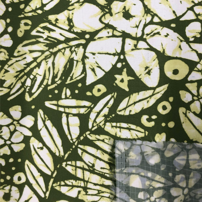 Ripstop de poliéster 75D con DWR - Floral verde (se vende por yarda)