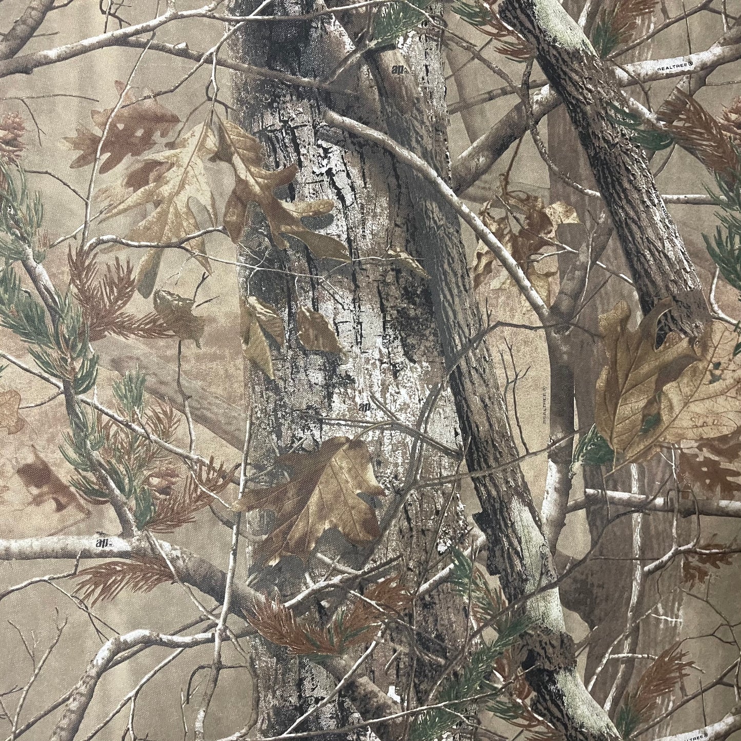 Poliéster no tejido - Realtree AP (Se vende por yarda)