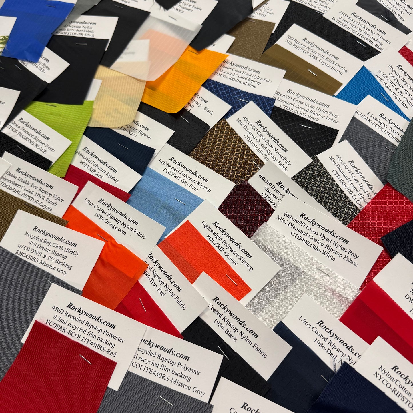 リップストップナイロンとポリエステルの色見本セット(各1個ずつ販売)