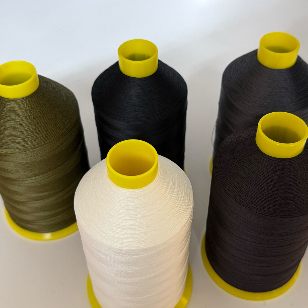Conos de 10 oz de hilo de nailon reforzado Strongbond 40 (se venden por cada uno)