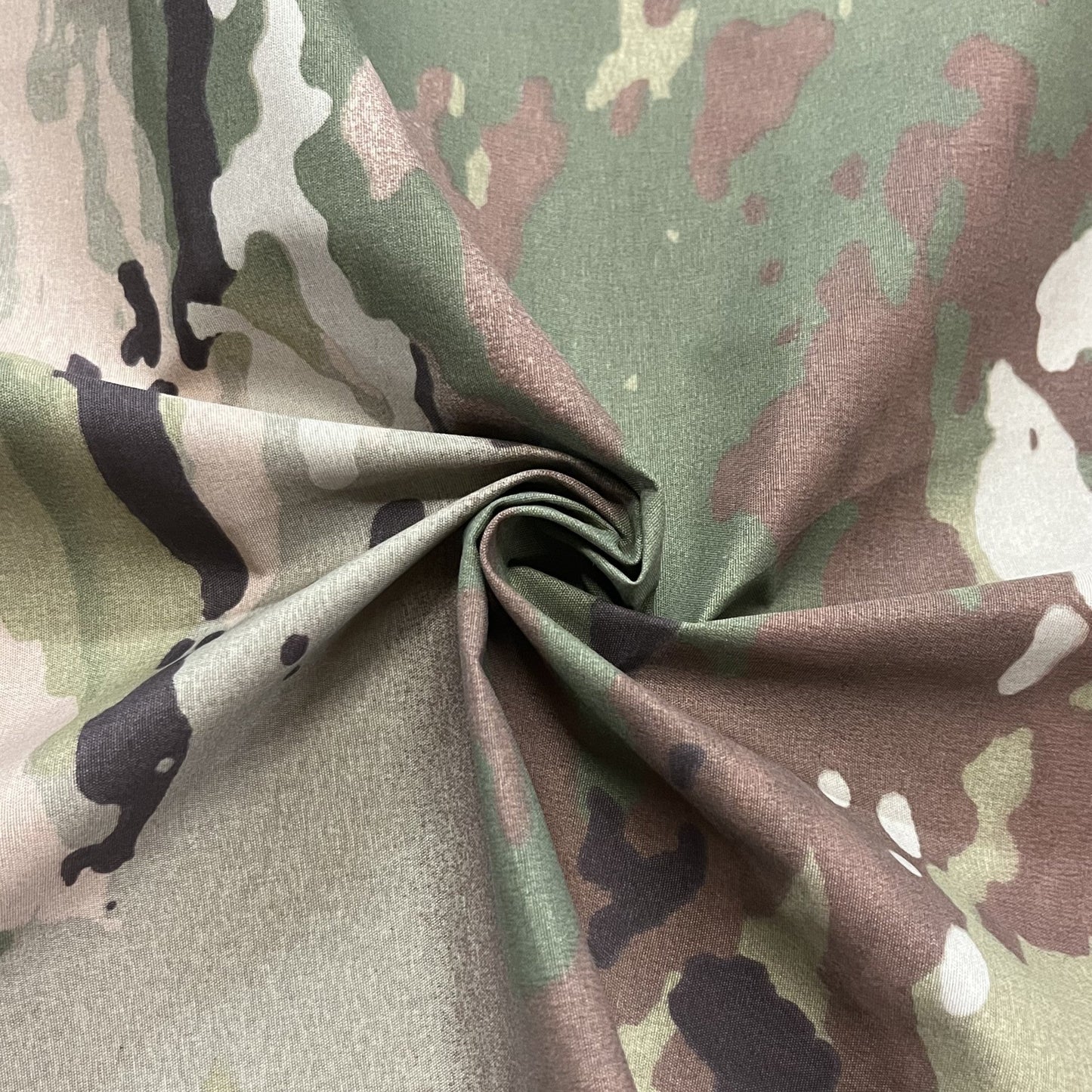 Tela de camuflaje transpirable impermeable de nailon Taslite de 3 capas, 2.8 onzas, escorpión (se vende por yarda)