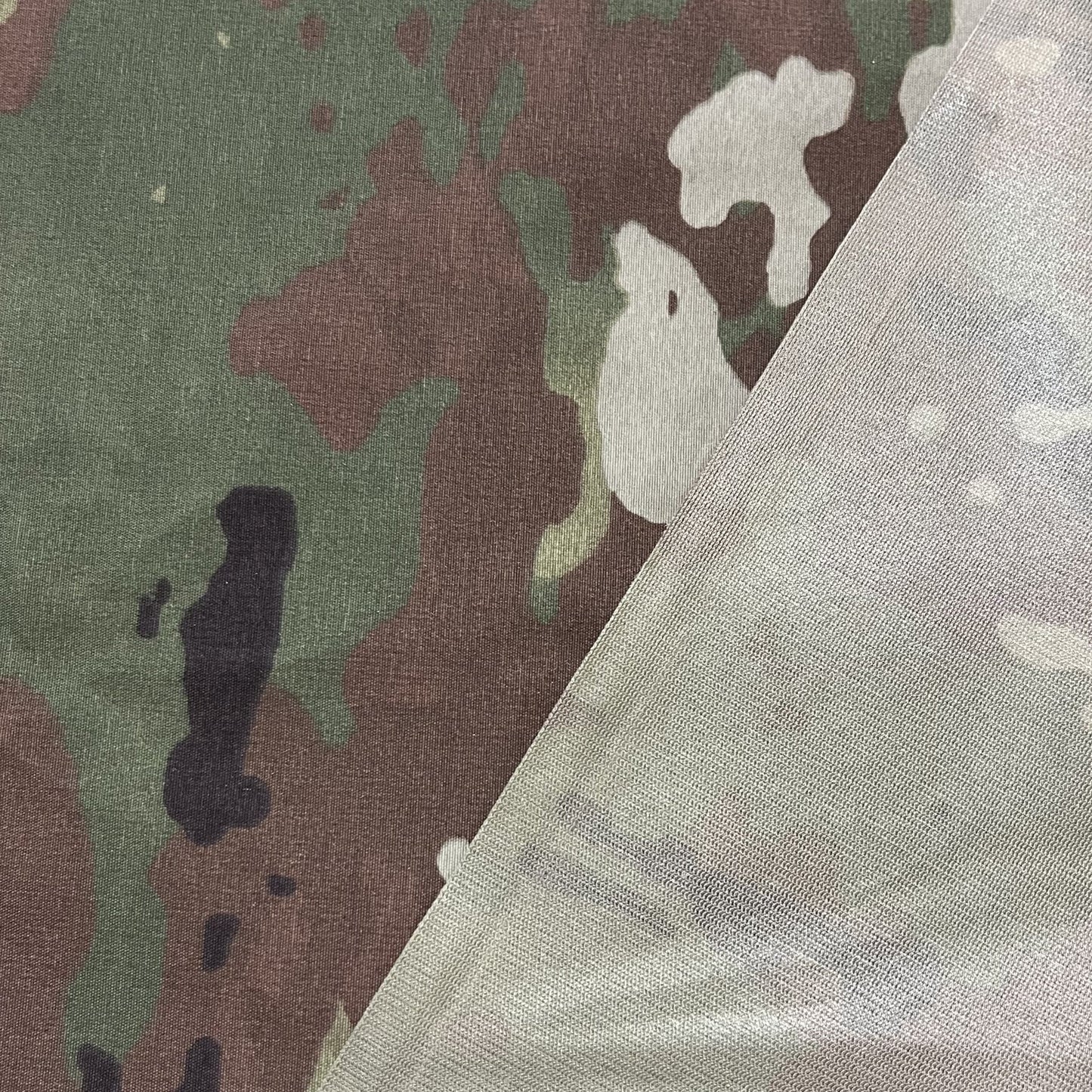 Tela de camuflaje transpirable impermeable de nailon Taslite de 3 capas, 2.8 onzas, escorpión (se vende por yarda)