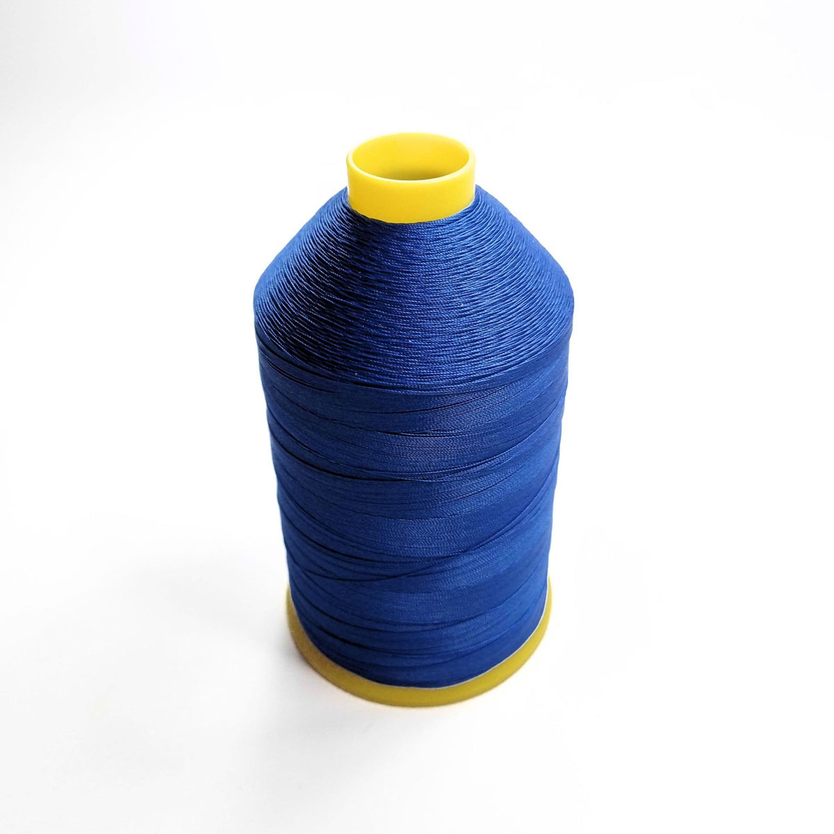 Conos de 10 oz de hilo de nailon reforzado Strongbond 40 (se venden por cada uno)