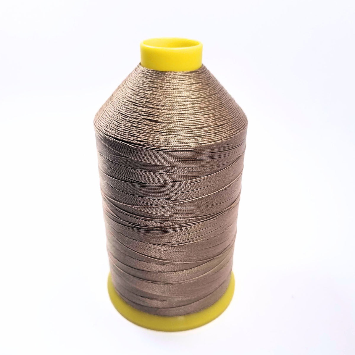 Conos de 10 oz de hilo de nailon reforzado Strongbond 40 (se venden por cada uno)