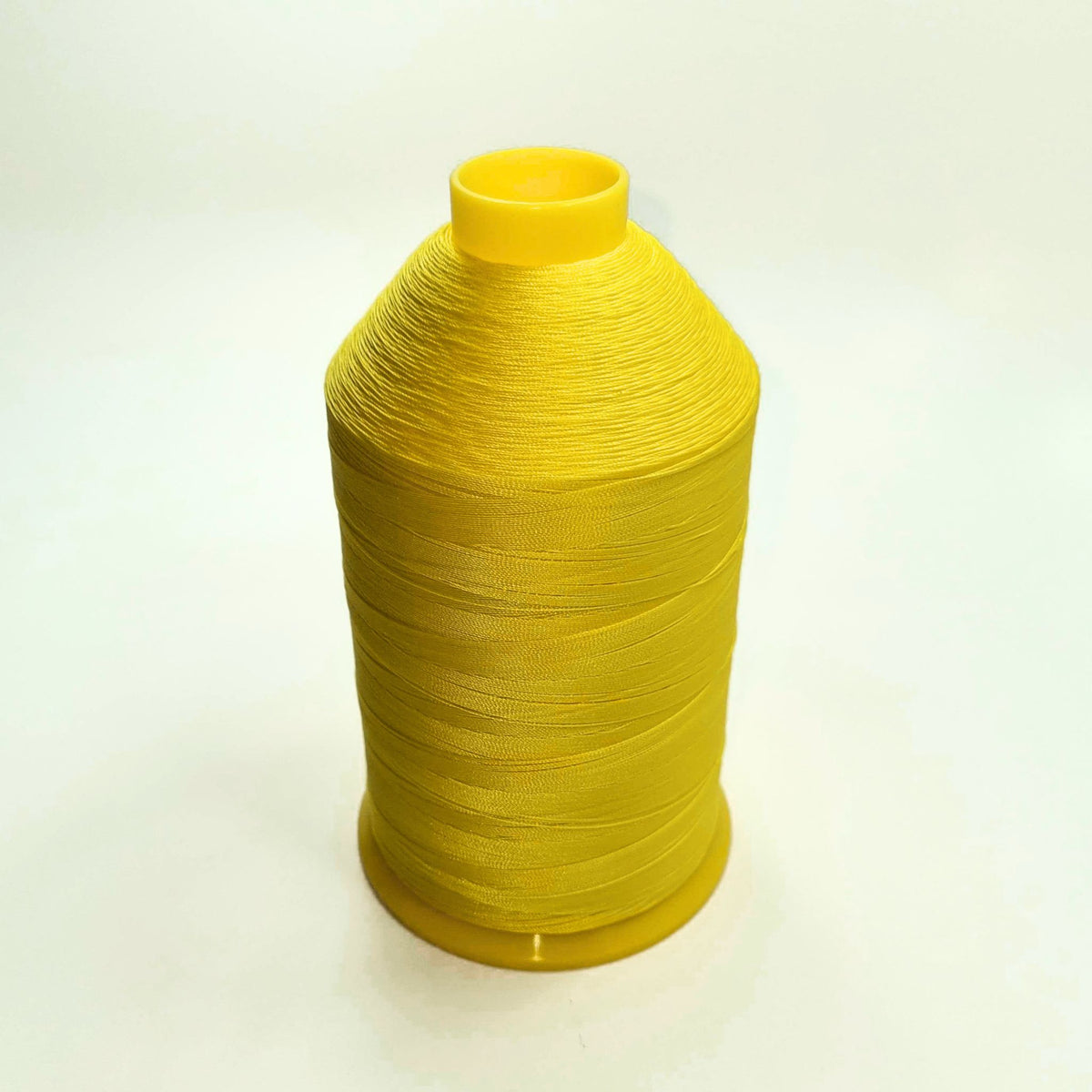 Conos de 10 oz de hilo de nailon reforzado Strongbond 40 (se venden por cada uno)