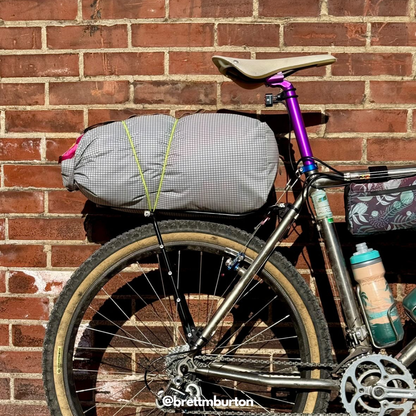 UltraGrid™ - ダブルウルトラリップストップを備えた 100% リサイクルナイロングリッド生地 (1 フィート単位で販売)